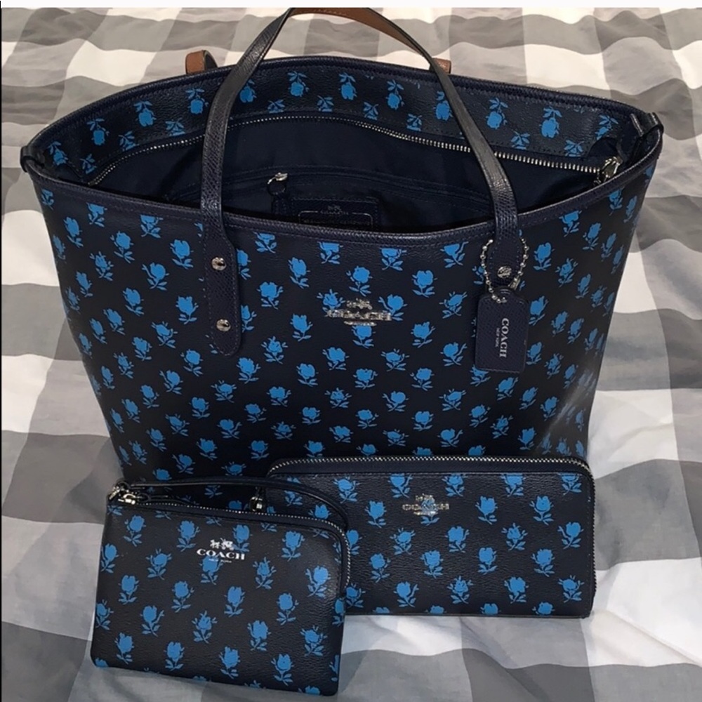 A matching coach set 😍